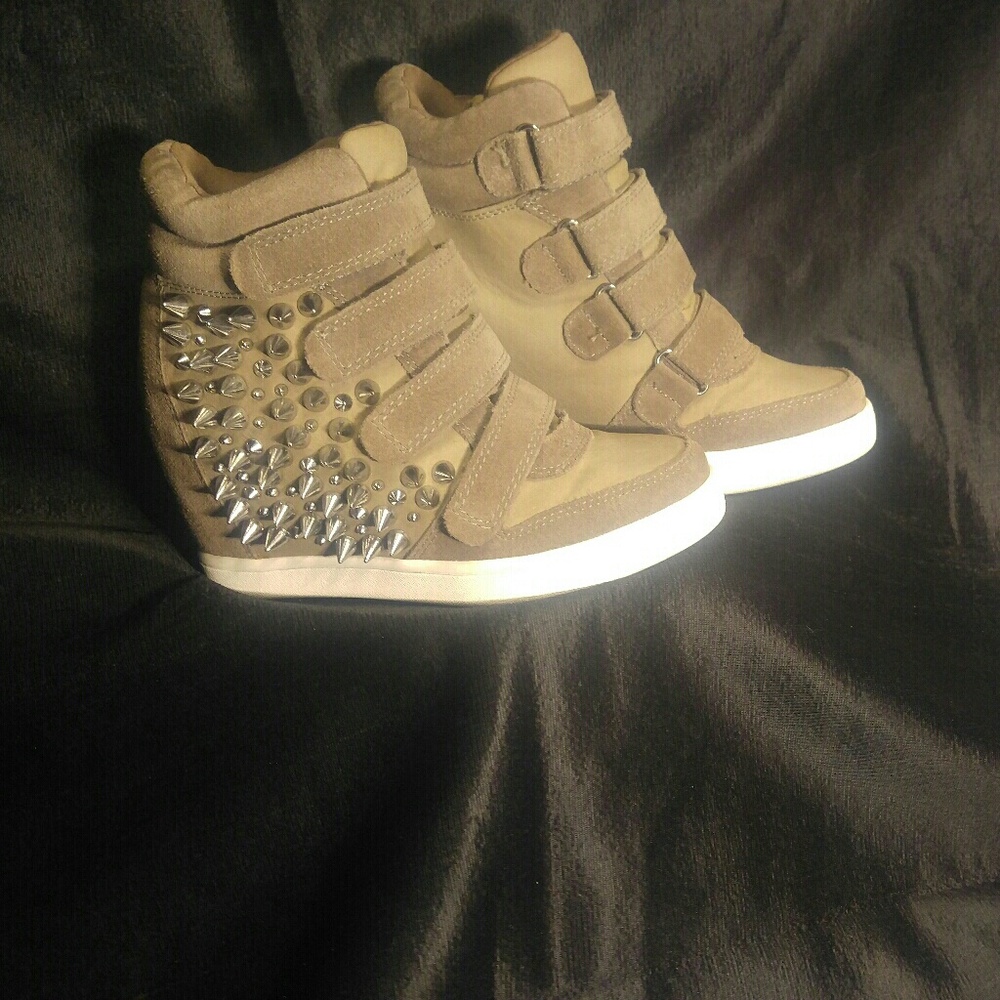 Also wedge spikes